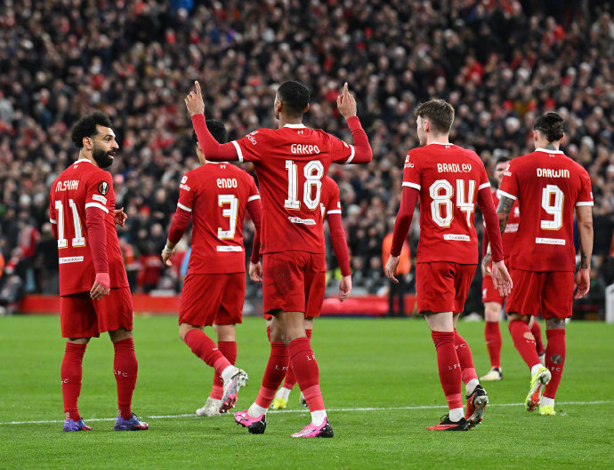 曼联训练开放日，今夜更衣室发声引欢呼，欧联在即，临场指挥获称赞的简单介绍