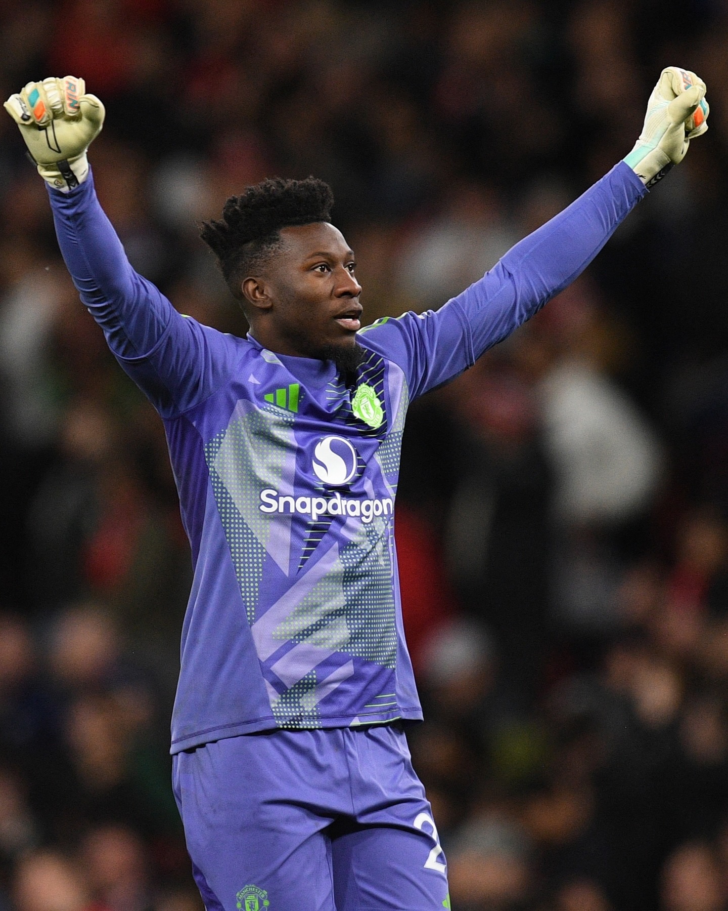 曼联训练开放日，今夜更衣室发声引欢呼，欧联在即，临场指挥获称赞的简单介绍