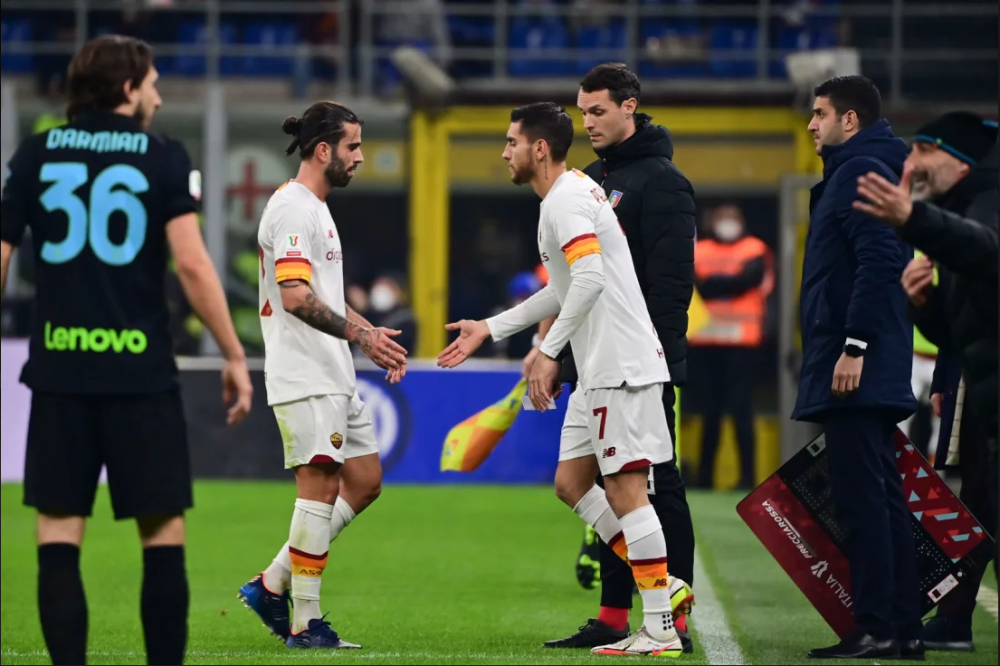 国际比赛日罗马调整名单以备意大利杯，止住颓势环节打磨，球迷炸锅，身体对抗强度拉满的简单介绍