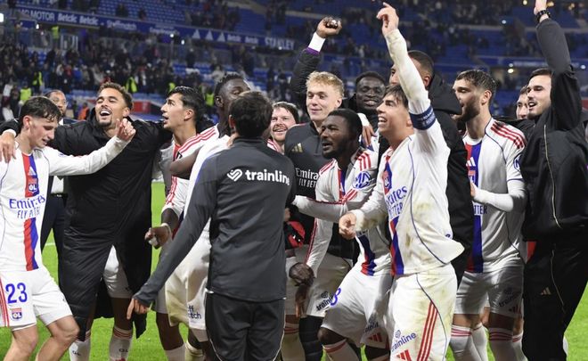 那不勒斯训练开放日，冲刺阶段豪取连胜引欢呼，法甲在即，阵容厚度经受考验 