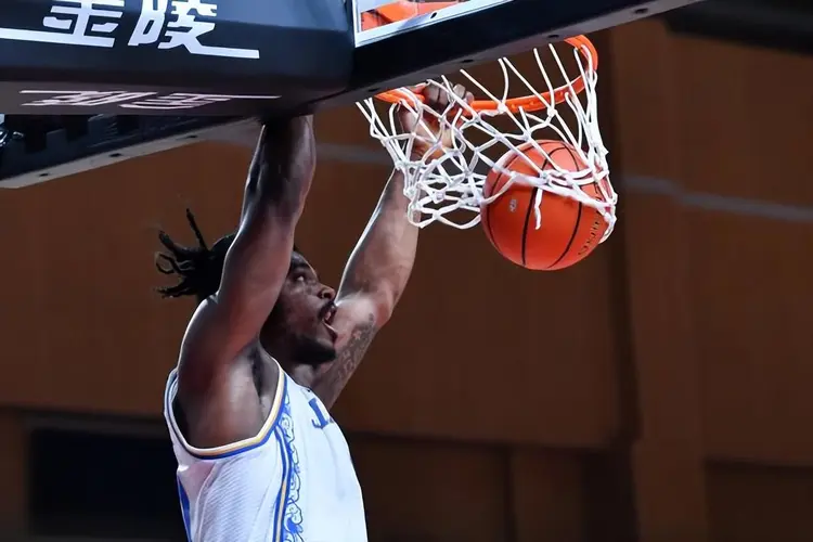 CBA常规赛倒计时，萨克拉门托国王国际比赛日单刀错失，细节引发关注，气氛紧张，心理建设被强调的简单介绍