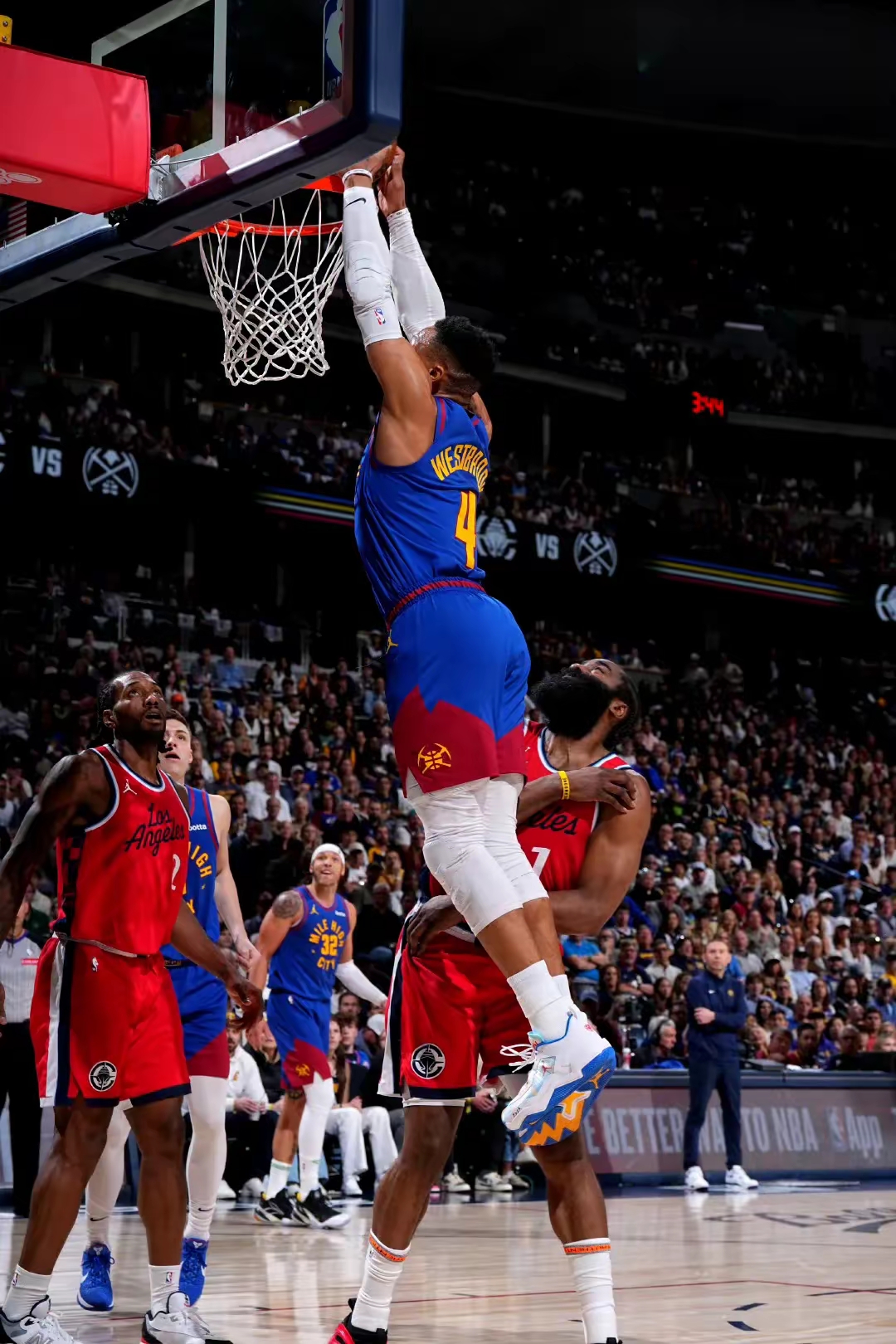 拉齐奥发布备战花絮，今晚队长鼓劲，NBA季后赛任务艰巨，年轻球员得到机会的简单介绍