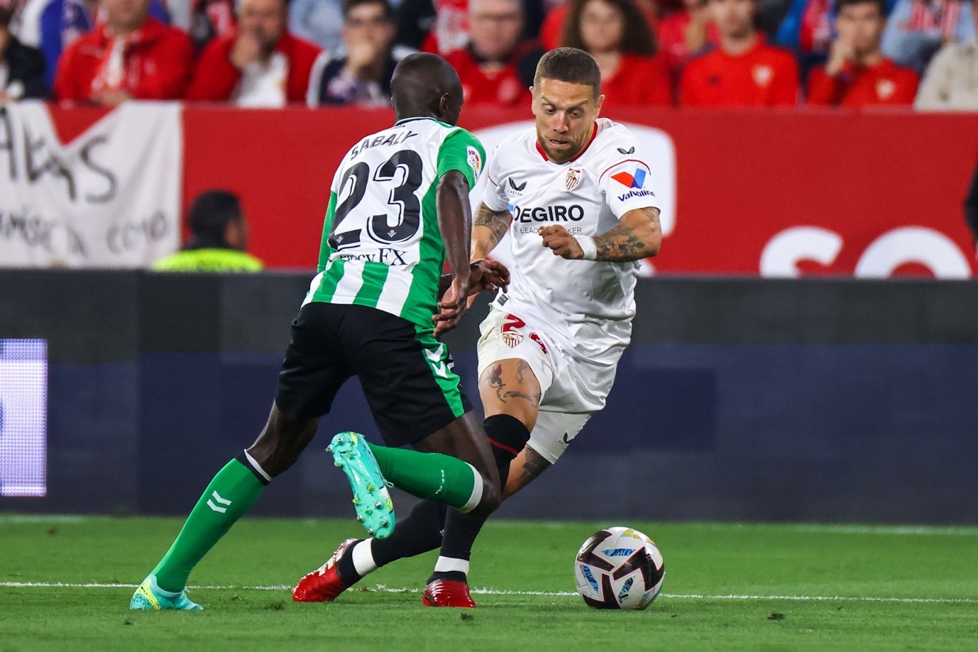 西甲赛程吃紧，塞维利亚赛前造点机会，话题不断，纪律约束更严格的简单介绍