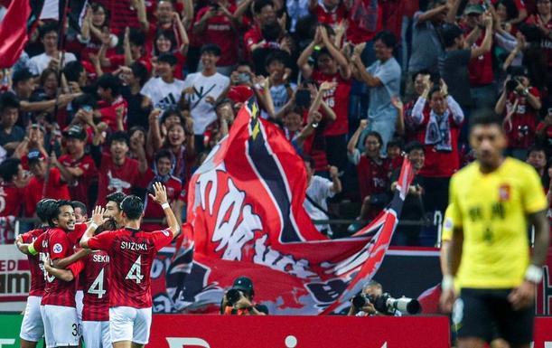 罗马训练开放日，国际比赛日战术微调引欢呼，亚冠在即，更衣室氛围转暖 