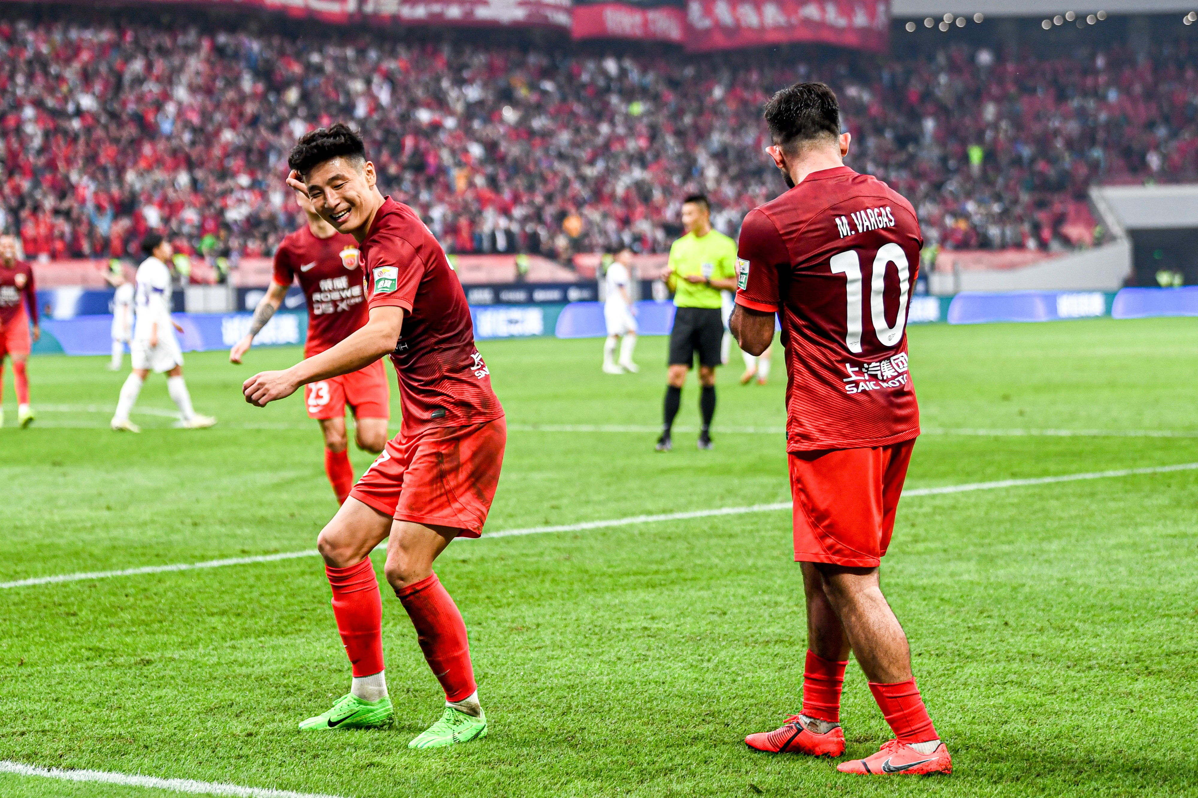 赛前中超焦点战；芝加哥公牛遗憾出局；悬念犹存；身体对抗强度拉满 