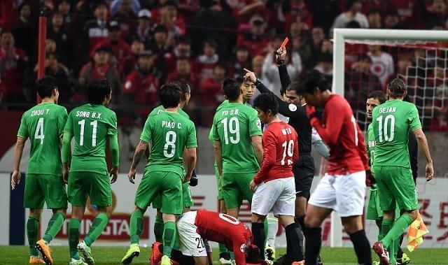 赛前中超焦点战；芝加哥公牛遗憾出局；悬念犹存；身体对抗强度拉满 