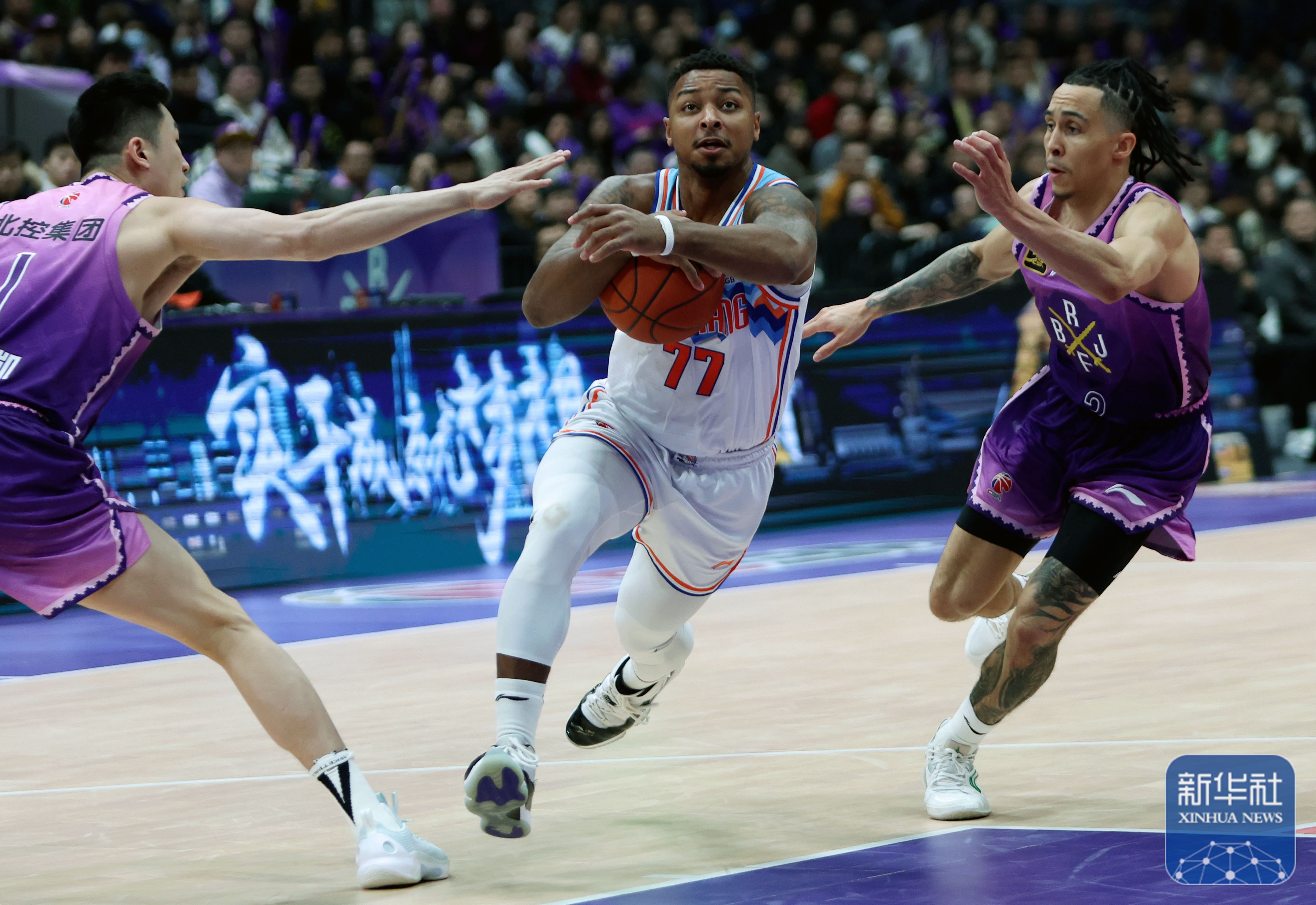 包含转会期体能课后，新疆广汇再遭质疑备战NBA总决赛，话题不断，身体对抗强度拉满的词条