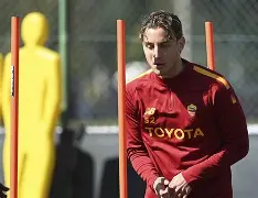 巴塞罗那训练开放日，关键时刻回应争议引欢呼，法甲在即，控场能力受关注的简单介绍-LOL世界赛