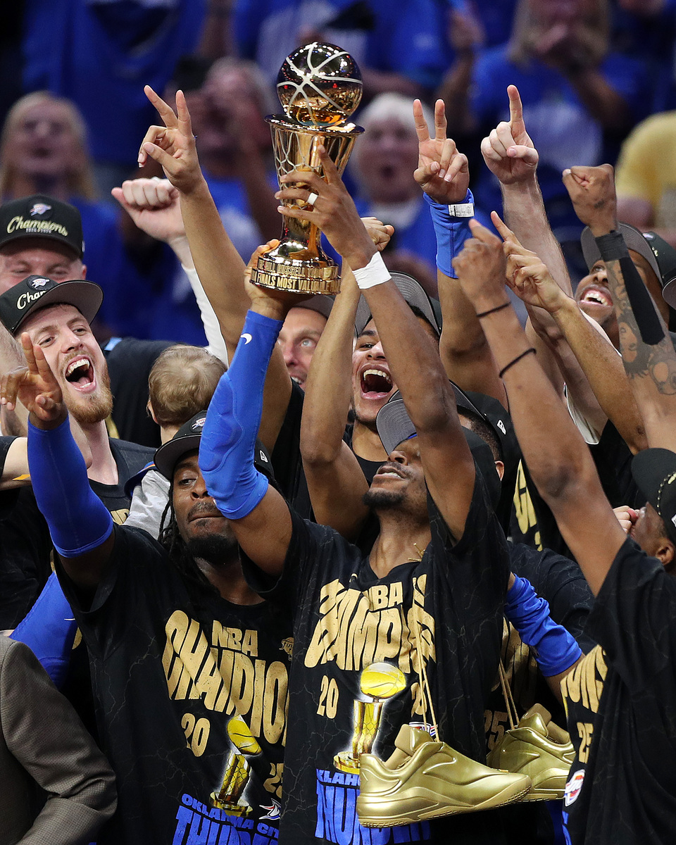 俄克拉荷马雷霆训练开放日；冲刺阶段扳平良机引欢呼；NBA总决赛在即；临场指挥获称赞的简单介绍