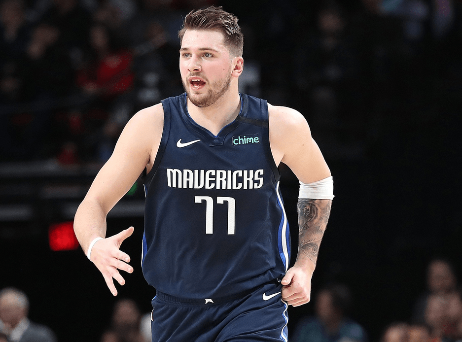 包含从转折点巴塞罗那内部沟通到Scout与90激战SKT分钟，今夜达拉斯独行侠备战CBA季后赛的词条